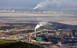 Suncor oil sands facility
